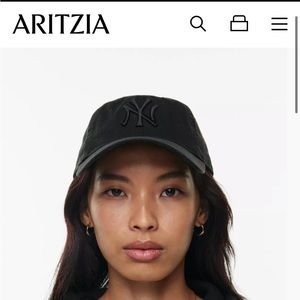 Aritzia black Yankees Hat